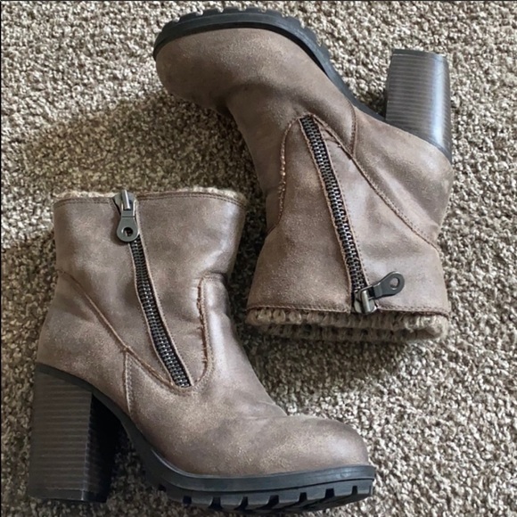 Heeled booties - Picture 2 of 9